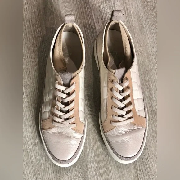 27 EDIT Naturalizer Women's White cream and tan Valarie Slip-on Sneaker size 9 - Picture 2 of 7